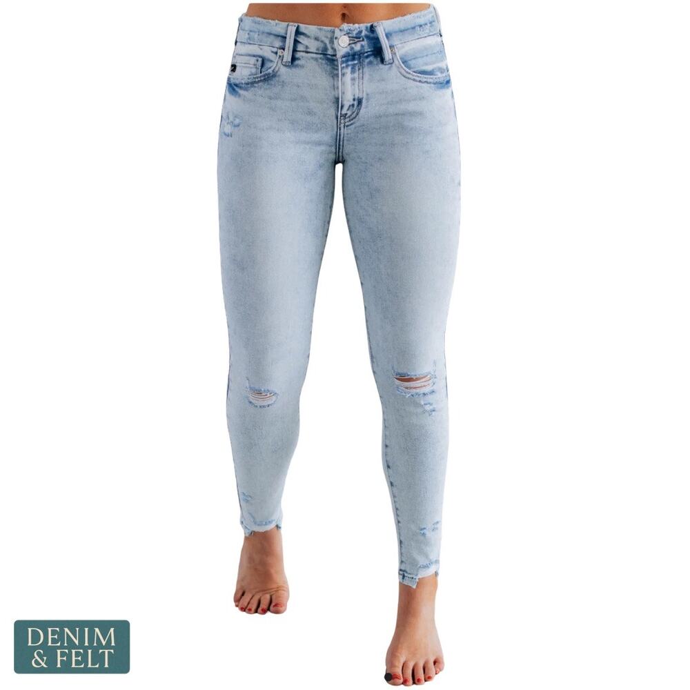 NEW KanCan Maela Light Wash Skinny Jean Acid Wash Distressed Stretch Curvy Denim